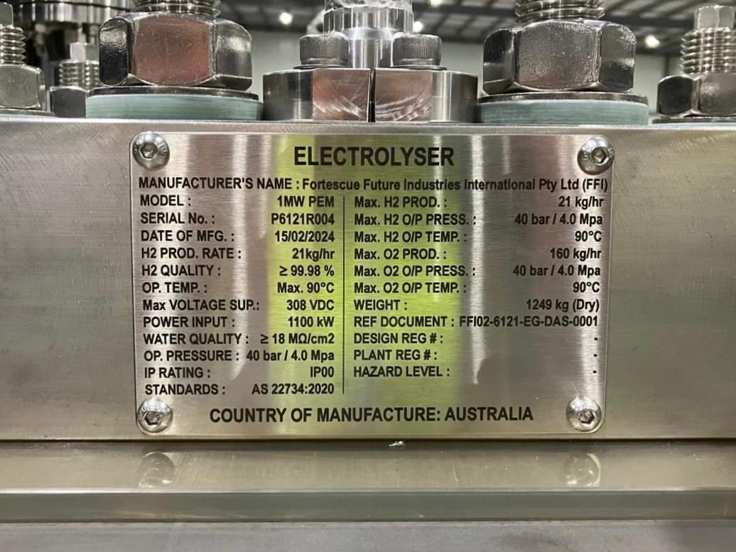 We've just opened the largest #hydrogen electrolyser factory in the world.

More jobs. More clean energy. Made in Queensland. 💪👏