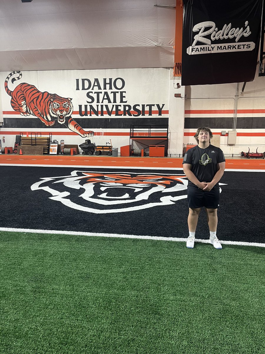 Thank you <a href="/17keithprice/">Keith Price</a> and <a href="/BengalGridiron/">Idaho State Football</a> for the JR Day today, had a great time and enjoyed meeting Center Alex Ramirez. <a href="/CodyHawkins/">Cody Hawkins</a> <a href="/Coach_JHughes/">John Hughes</a> <a href="/Rundatheball/">Josh Runda</a> @coachb_blevins5 <a href="/CoachCodyCraw/">Cody Crawford</a> <a href="/RamirezAlex0103/">Alejandro Ramirez</a> <a href="/GurkhaStick/">Capital Football</a> <a href="/PrepRedzoneID/">Prep Redzone Idaho</a> @CoachCMacMVHS