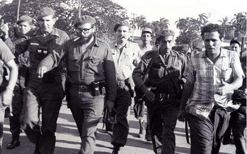 Fidel guiando el #GirónVictorioso de hace 63 años nos convoca hoy y siempre a defender la Revolución socialista. #CubaVencerá
