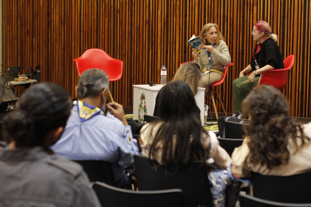 Feria Internacional del Libro de Bogotá #FilBo2024 🇨🇴🇻🇪✨📚 Conversatorio con la escritora Laura Antillano: ¿Novela de amor para jóvenes? con la presencia de la gerente de Estrategias del Centro Nacional del Libro (Cenal), Yris Villamizar. @VillegasPoljak @raulcazal