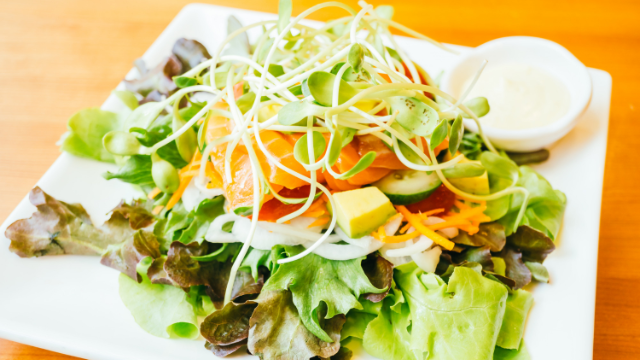 ChareDiet's tweet photo. Wendy's Cobb salad is the perfect choice for maintaining a keto or Paleo diet. The ingredients of Wendy's Cobb salad fulfil your nutritious demand and taste buds also. Gradually it becomes a favourite choice see more: https://t.co/pgfF2BHRBI https://t.co/Z2ZNGj0weZ
