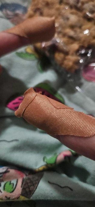 Check my blood is the new worst thing I have to do now. Eating a cookie to make myself feel better cause