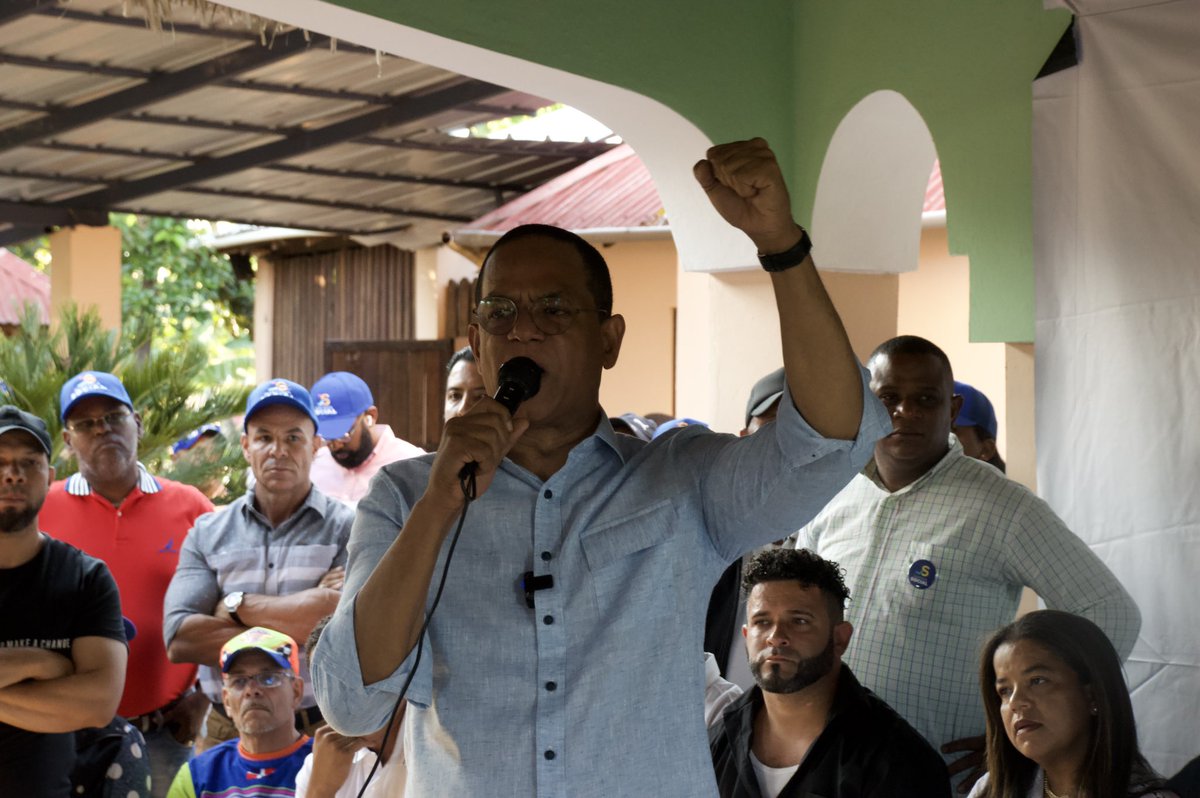 ¡Dios está en todas partes, pero duerme en Maizal!

Con el salón lleno en Maizal, se llevó a cabo la juramentación del alcalde Tato Fernández en nuestro partido y con él decenas de dirigentes que se unen para fortalecer  a Justicia Social.