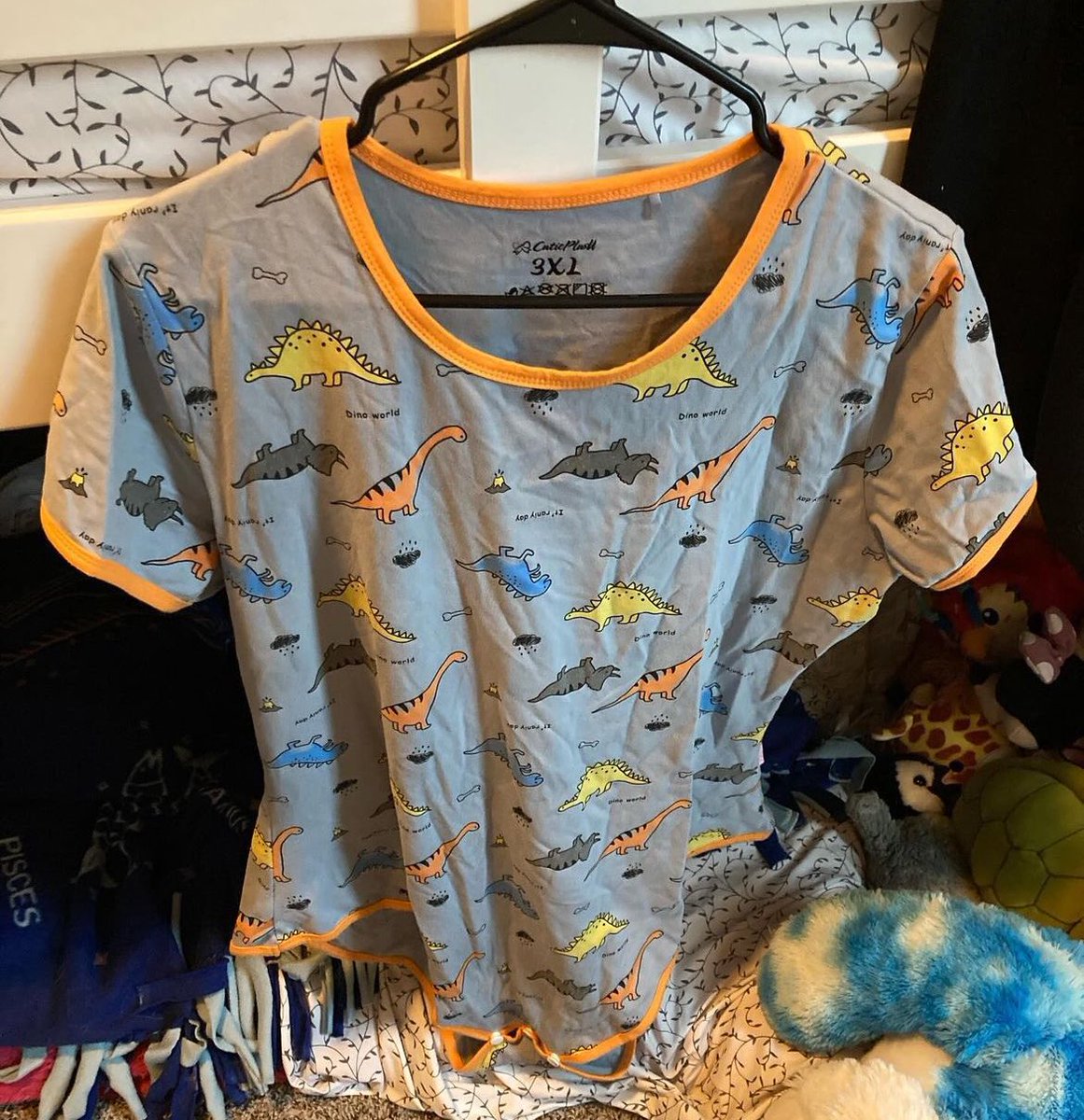LittleToots1's tweet photo. Hi everyone!! My friend over on instagram is trying to sell these onesies!! There’s nothing wrong with them, he just doesn’t like the fit of them,, if you’re interested dm me and I’ll get you in contact
https://t.co/aHfhKxQoK0 https://t.co/0iQuiDJIJA