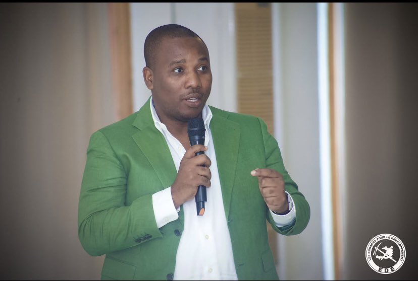 LivertEmmanuel's tweet photo. Félicitations à @claudejoseph03 et @SenateurMoise pour leur engagement envers Haïti malgré leurs différends.💚

#UnitéDansLaDiversité🇭🇹 https://t.co/dzHsajU8el