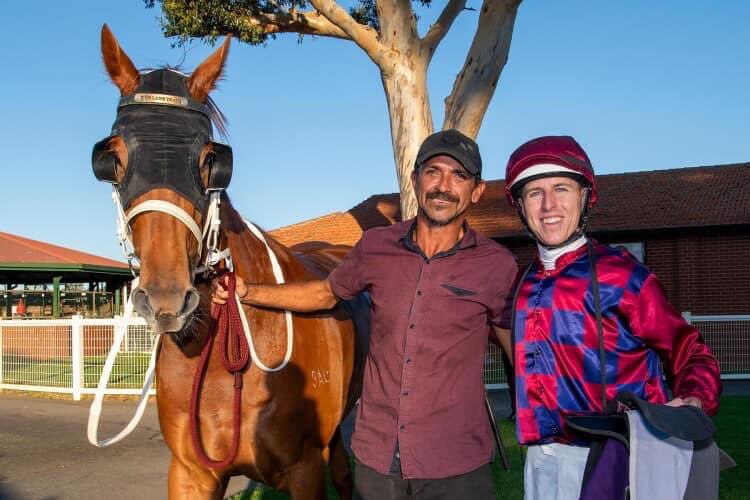 It was a family affair in the last on Quokka Day ! The Boss Lady knows where the line is and brought up her 5th win from just 7 starts 💪🏼. Given a 10/10 from @LaneDamian making it even better! Plenty more wins to come in this filly. Good work Team 🚂💨 📷 @WesternRacepix