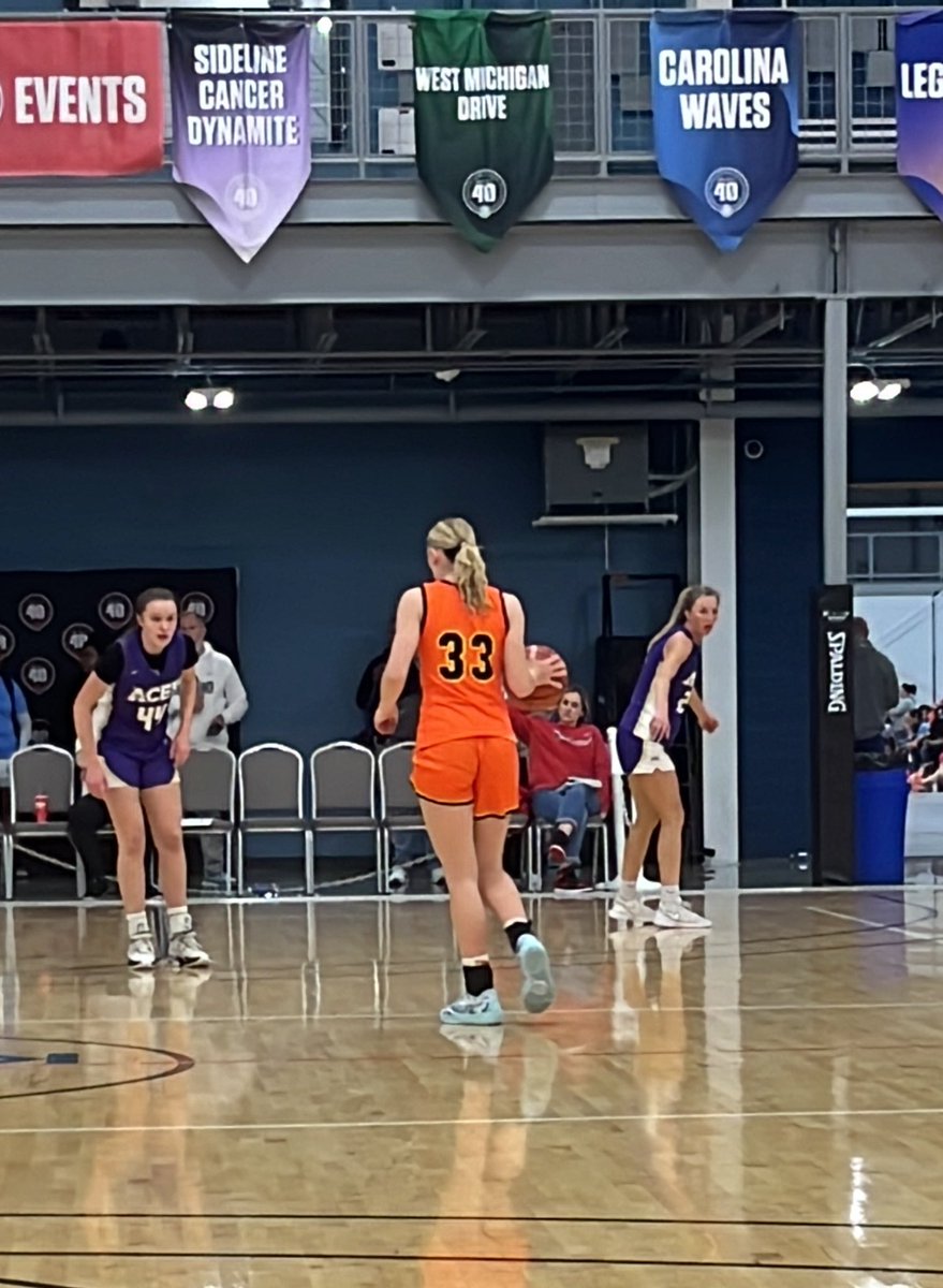 @OehrleinTori is the best passer I’ve seen not just all weekend, but in a very long time. Unlimited court vision, brilliant basketball IQ, & hits her teammates in spots to score. Also had 1000 pts & rebs at the end of 9th grade. MUST WATCH PLAYER! @SelectEventsBB | #TheClash