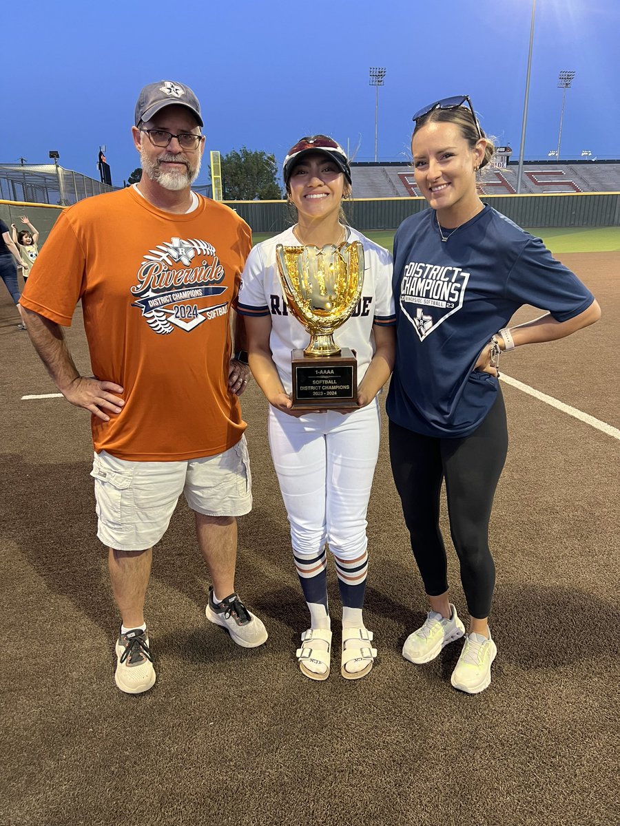 Year 3… 🥇🥎🏆 @juliemuniz26 @rhs_softball23 @Fchavezeptimes