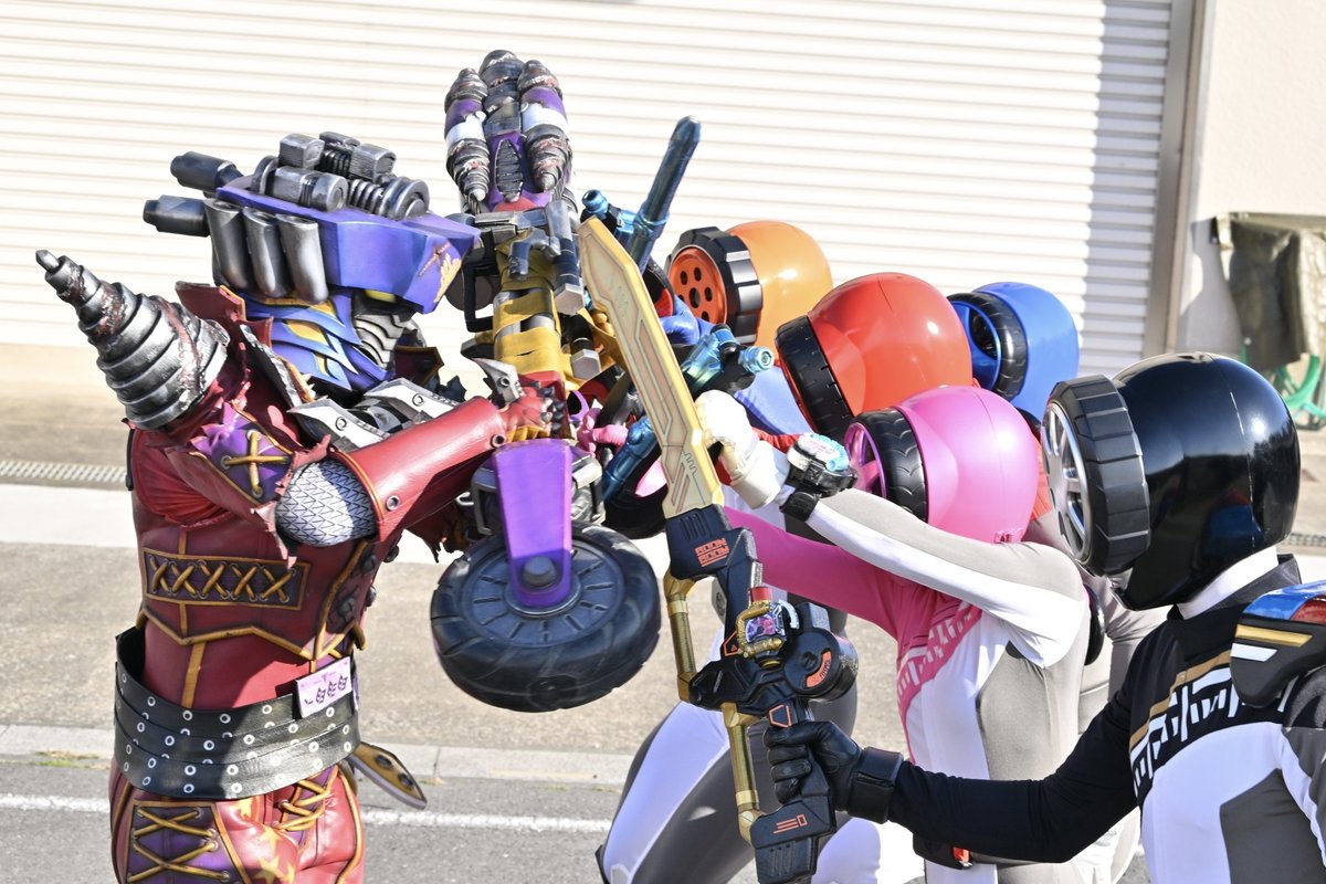 ブーン🏎💨 「暴走と分裂」ご視聴ありがとブン🛞 バラバラになった #ブンブンジャー 次回、大也の過去が明かされマッドレックスと最終決戦！ 第1章のファイナルラップ、 サブタイトルから気合いが違うブン🔥 「届け屋たちのハンドル」もお楽しみに！ #バクアゲ #ブンブン youtu.be/o5fHT3D5iPY