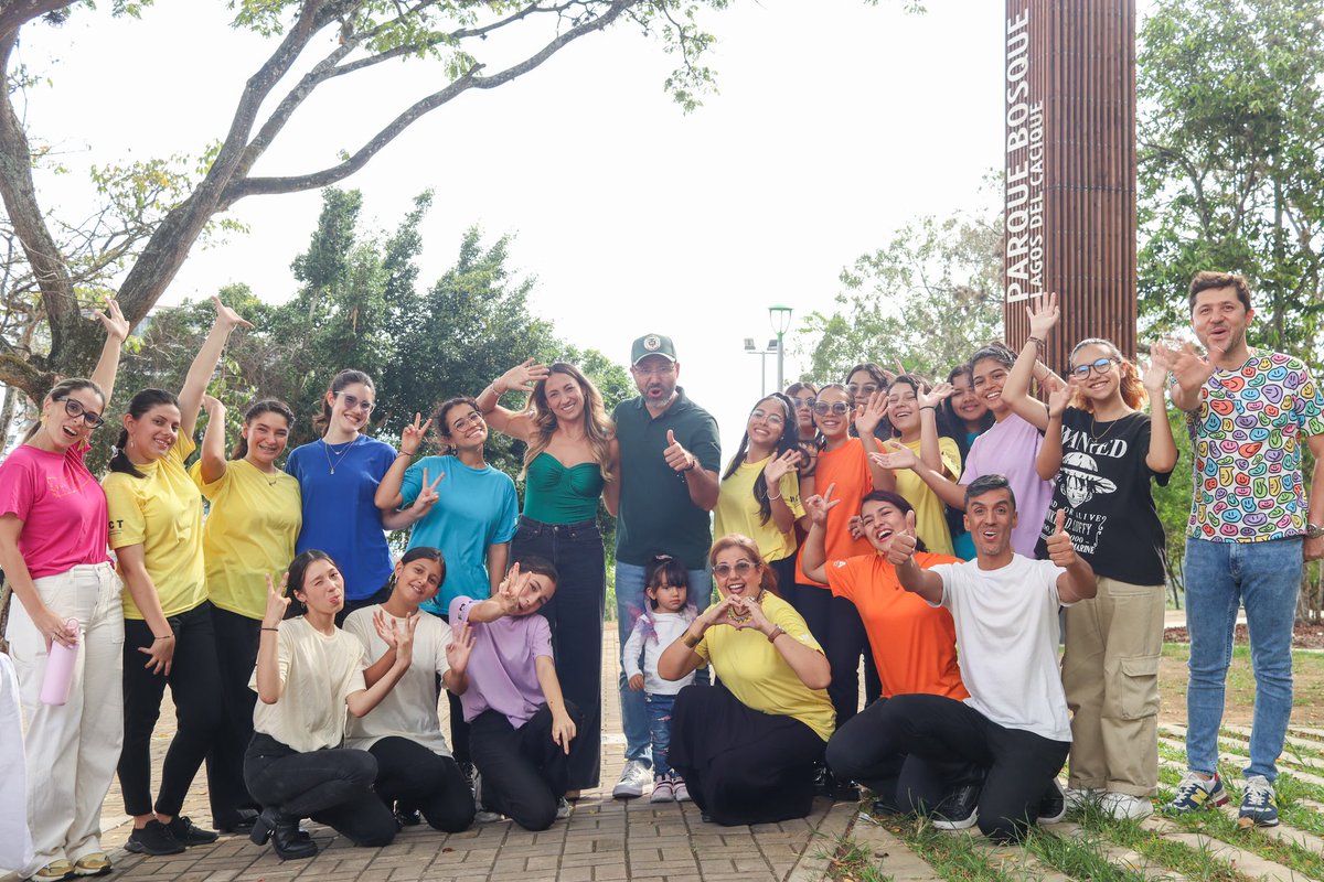 IMCTBGA's tweet photo. ¡Vivimos una tarde llena de música y cultura en #ParqueArte! 🌳😁

El Coro Juvenil Femenino de la #EMA y el grupo de tiples de Ómar Mateus, deleitaron a las familias bumanguesas en el Parque Bosque Lagos del Cacique. ¡Así hacemos de #BGABonitaOtraVez! 🤩🫶🏽

l @Maytaja l https://t.co/xOBxK1john
