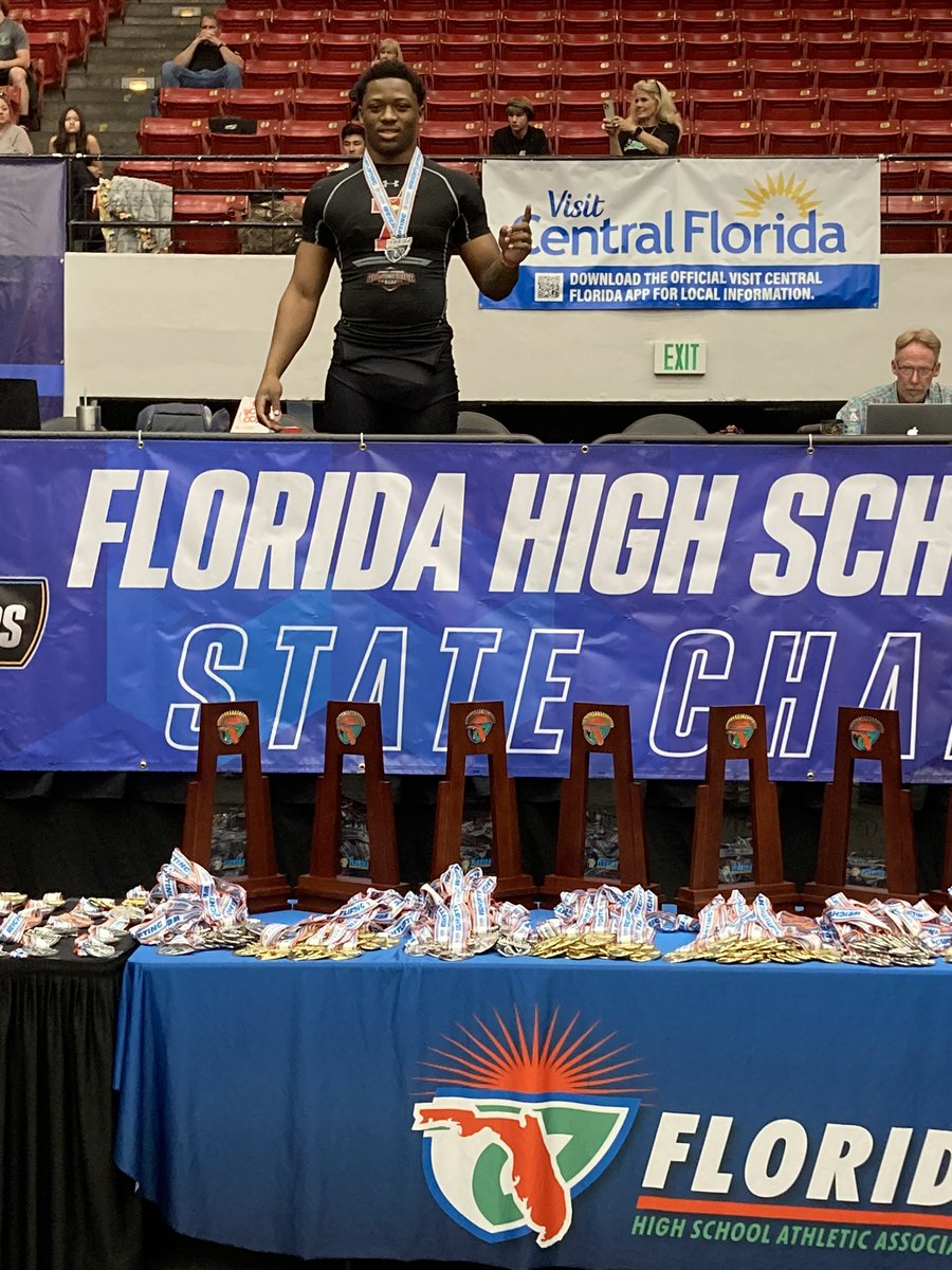 🏋🏾Huge congratulations to our very own <a href="/BobbyT_Smith/">Bobby T. Smith</a> lifting his way to 2nd place at the State Championships! Your hard work, dedication, and resilience are an inspiration to us all. We are so proud of your outstanding achievement! 🥈🎉 #BBCHS #StateChamp