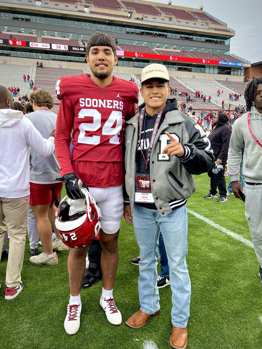 Thank you @OU_Football for an awesome spring game invite! It was great talking to @JayValai & @MiguelChavis65 The atmosphere was legit and I look forward to being back for camp in June. #OUDNA @CoachVenables @JoshNorman_OU3 @OU_CoachHill @IvanCarreonWR1 @ParkerThune