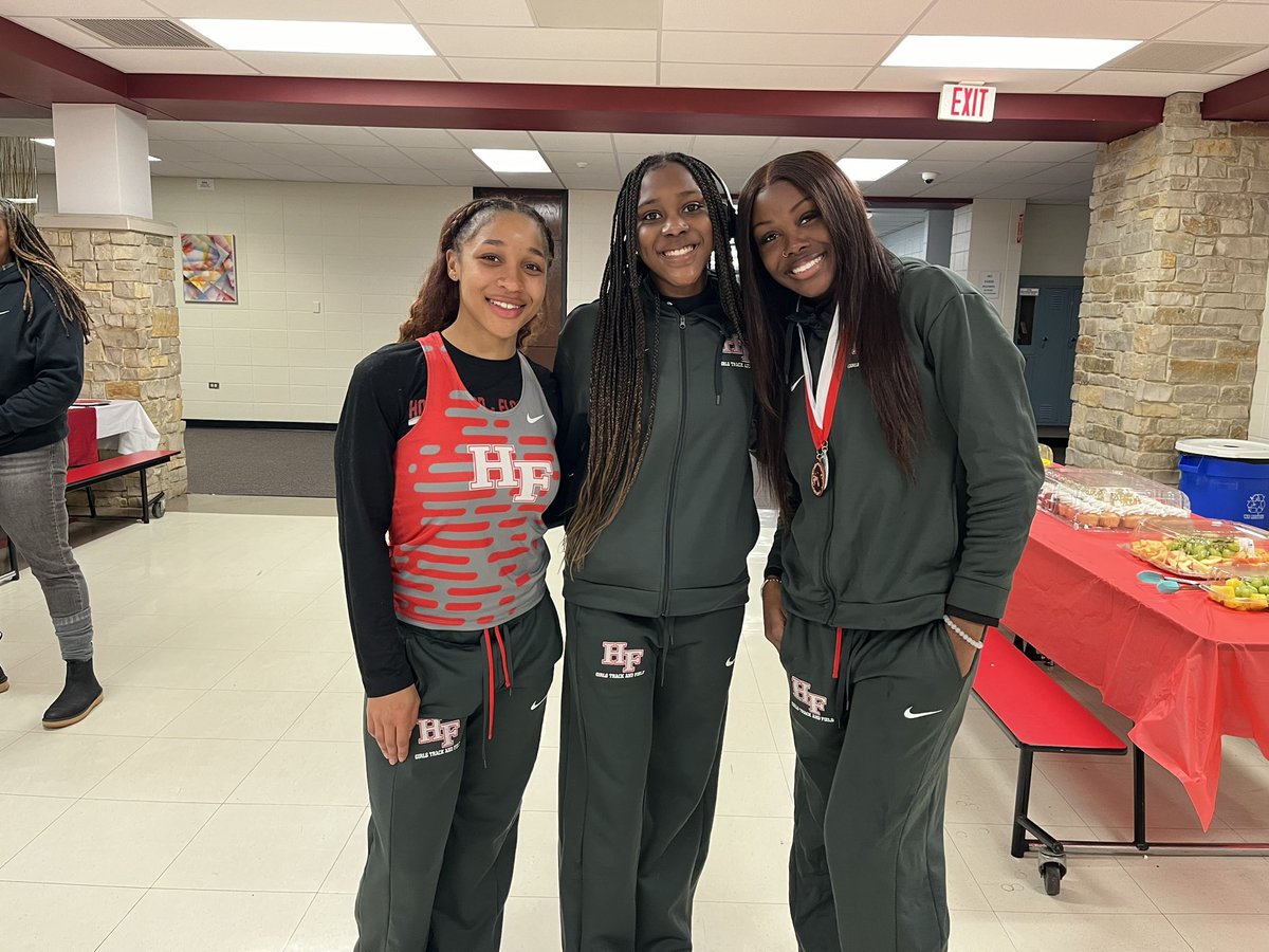 coachKBundy's tweet photo. Varsity Long and Triple jumpers scored 27pts today. Really good jumps despite the cold. They’ve been getting it done all season! @itss_jasmen @jordynnamaia @JanellRob2027 https://t.co/DTFuMlt09P