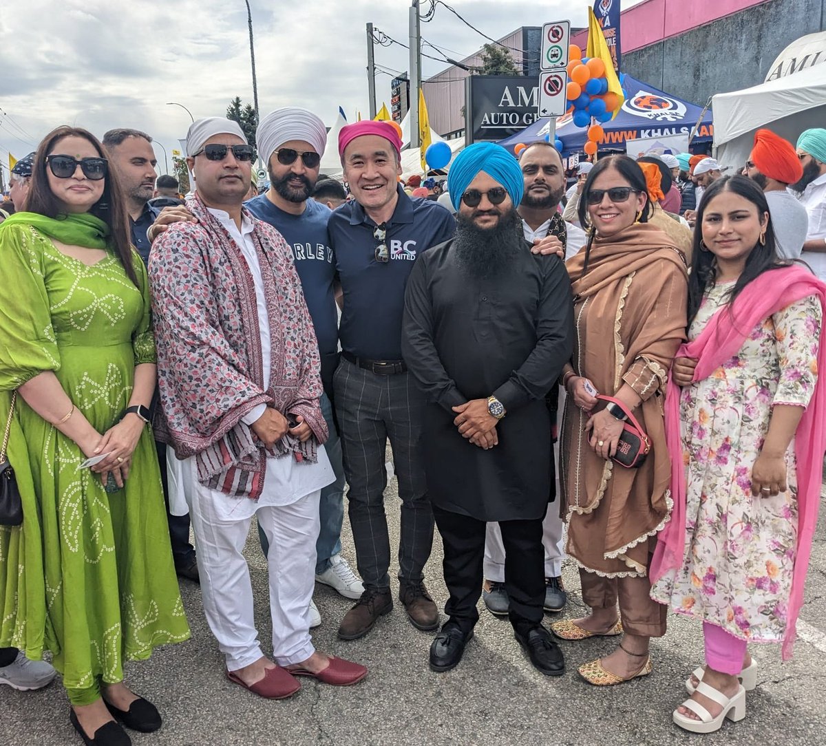 MichaelLeeBC's tweet photo. So great to join @KevinFalcon and the @voteBCUnited team at #Vaisakhi in #SURREY today for such a wonderful celebration of Sikh culture and heritage! #bcpoli https://t.co/g5DTiV8yLW