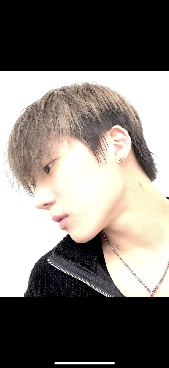 JUSTB_twt's tweet photo. [#건우] Got da haircut

#JUSTB #저스트비 #GEONU https://t.co/uplBrPPpLV
