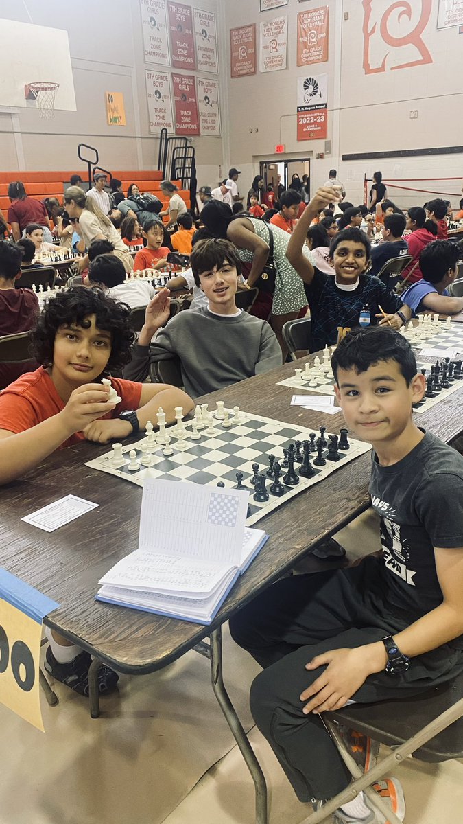 ♟️Congratulations to our chess team for winning 🥇 at the TH Roger’s Chess Tournament! #WeArePinOak #ChargerNation #ProudPrincipal #MagicHappensHere #HISD