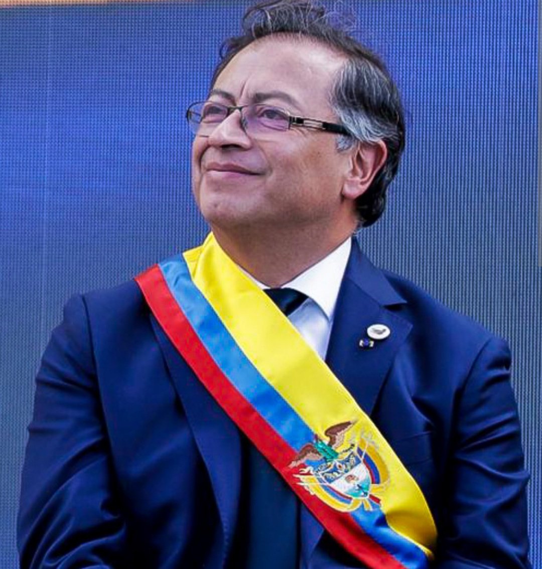 AngelaCardozoS3's tweet photo. Nos seguimos quienes estamos firmes con el señor presidente @petrogustavo ??? https://t.co/uDUsYUO9tb