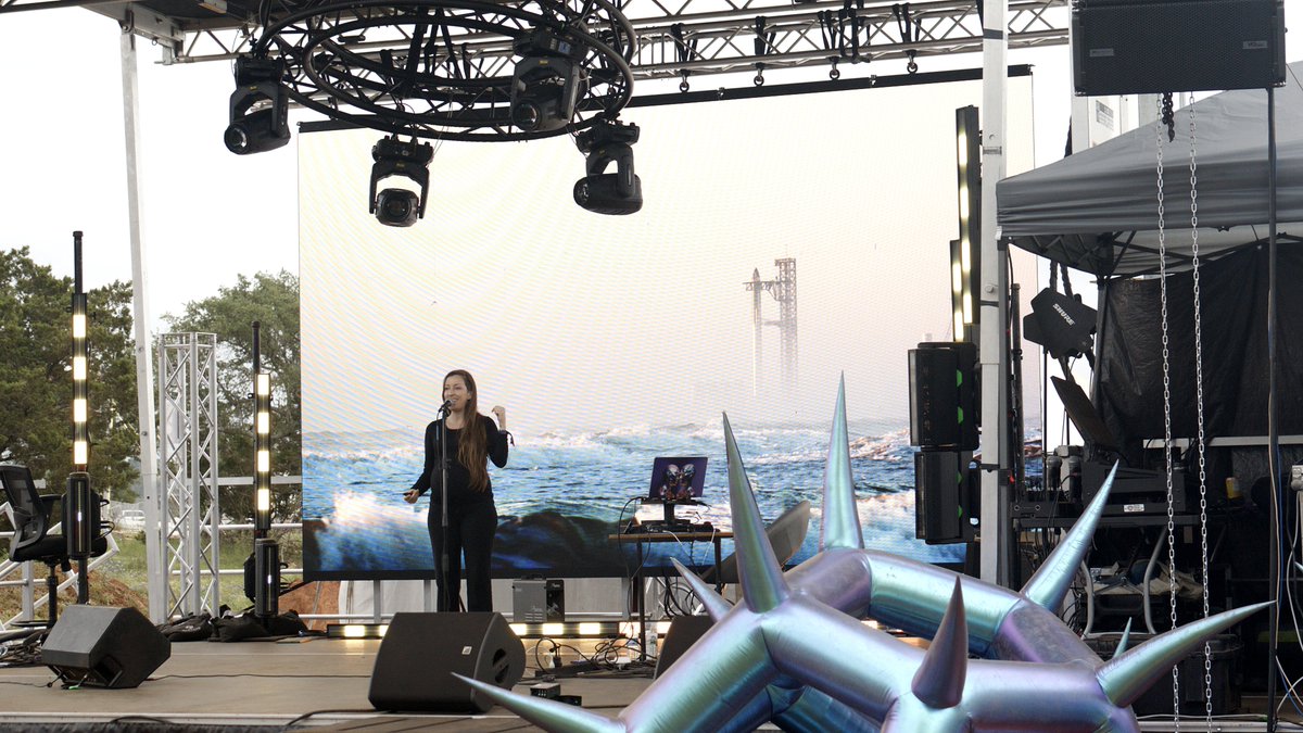 marylizbender's tweet photo. Starship's #IFT1 launched 1 year ago today! I shared my passion for Starship at @texas_eclipse with my immersive @considercosmos presentation, "Our New Space Age." So grateful to the @SpaceX engineers who continually push the bounds, reinventing rocket science as we know it! https://t.co/XQuRybiW6g