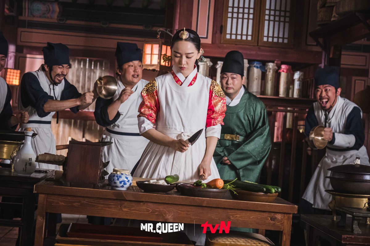 When I had a cooking showdown with Chef Man-bok 😏

#철인왕후 #MrQueen👸🏻 #KDrama #BestKoreanEntertainment #ShinHaeSun #KimJungHyun #BaeJongOk #KimTaeWoo #SeolInAh #NaInWoo #ChaChungHwa #KimInKwon #YooMinKyu #LeeJaeWon #ChoiJinHyuk #JoYeonHee #YooYoungJae #ChaeSeoEun