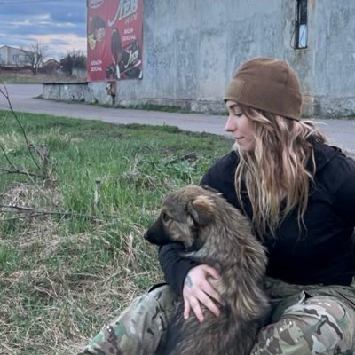 Give a follow to @maddybanks101 please‼️🙏 Maddy works as a volunteer with @AtlasGlobalAid and does a lot for 🇺🇦 on the medical side!
#OneTeamOneFight