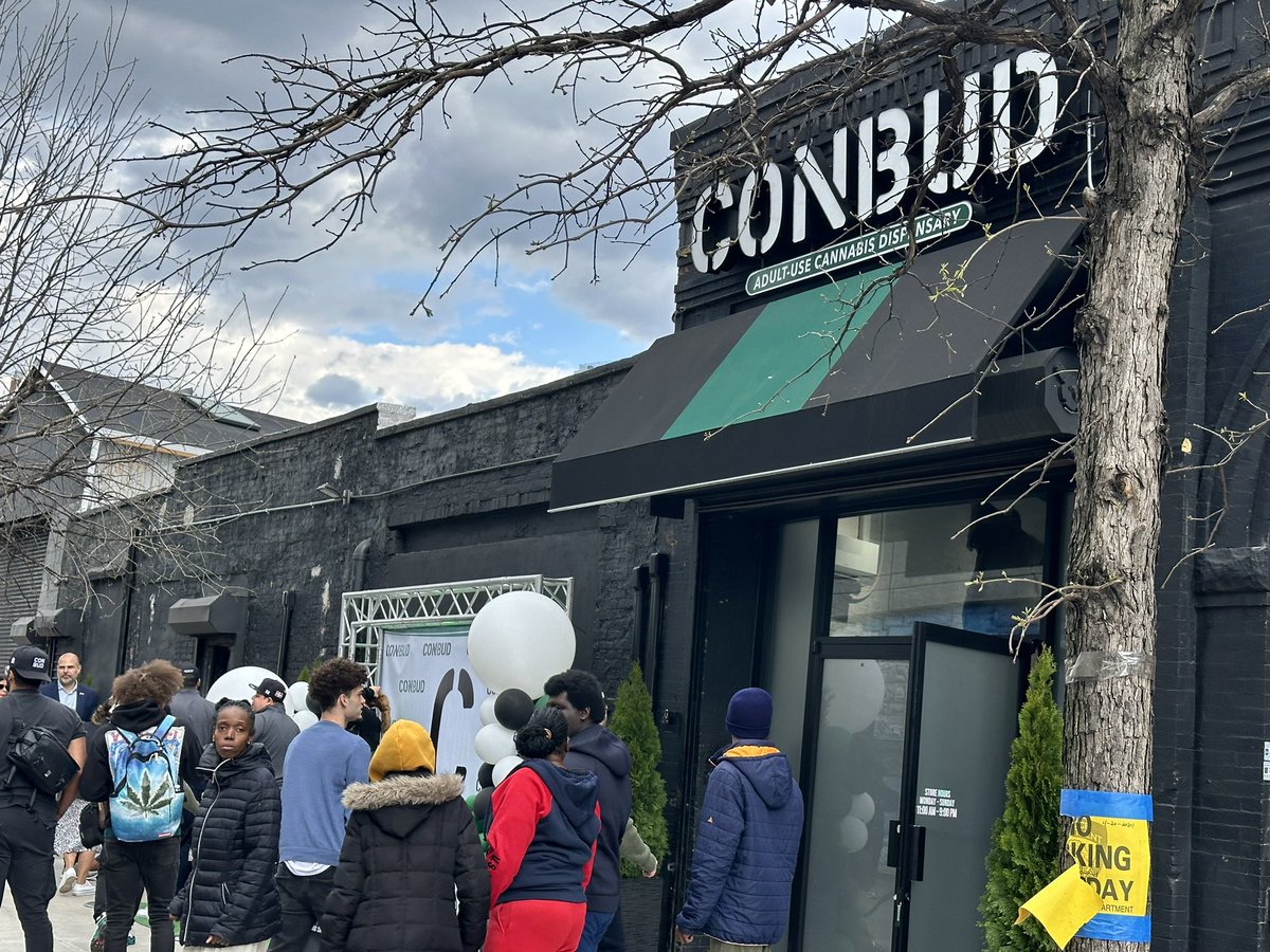 MRFIVEINC's tweet photo. “Congratulations to @conbudny for two successful big 420 events and their new Bx legal cannabis store @ 2412 3rd ave. - that means even more jobs for directly impacted people. We all must support second chances &amp; Parton businesses that hire returning citizens. “ https://t.co/VJWe7adqer