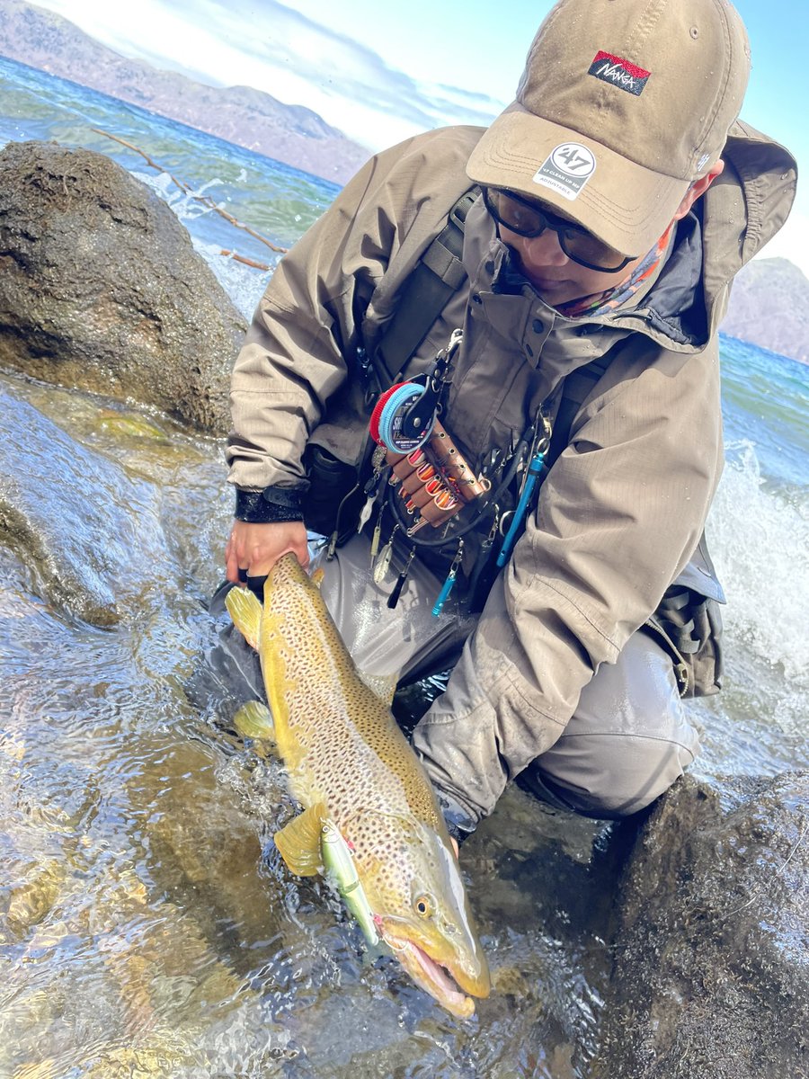 Angler_Ryosuke's tweet photo. 2024/4/20 LakeShikotsu
春の爆荒れで64cmを筆頭に51cmと2本の釣果
どちらともガンクラフトのジョインテッドクロー128F https://t.co/Zlw0zwh2fQ