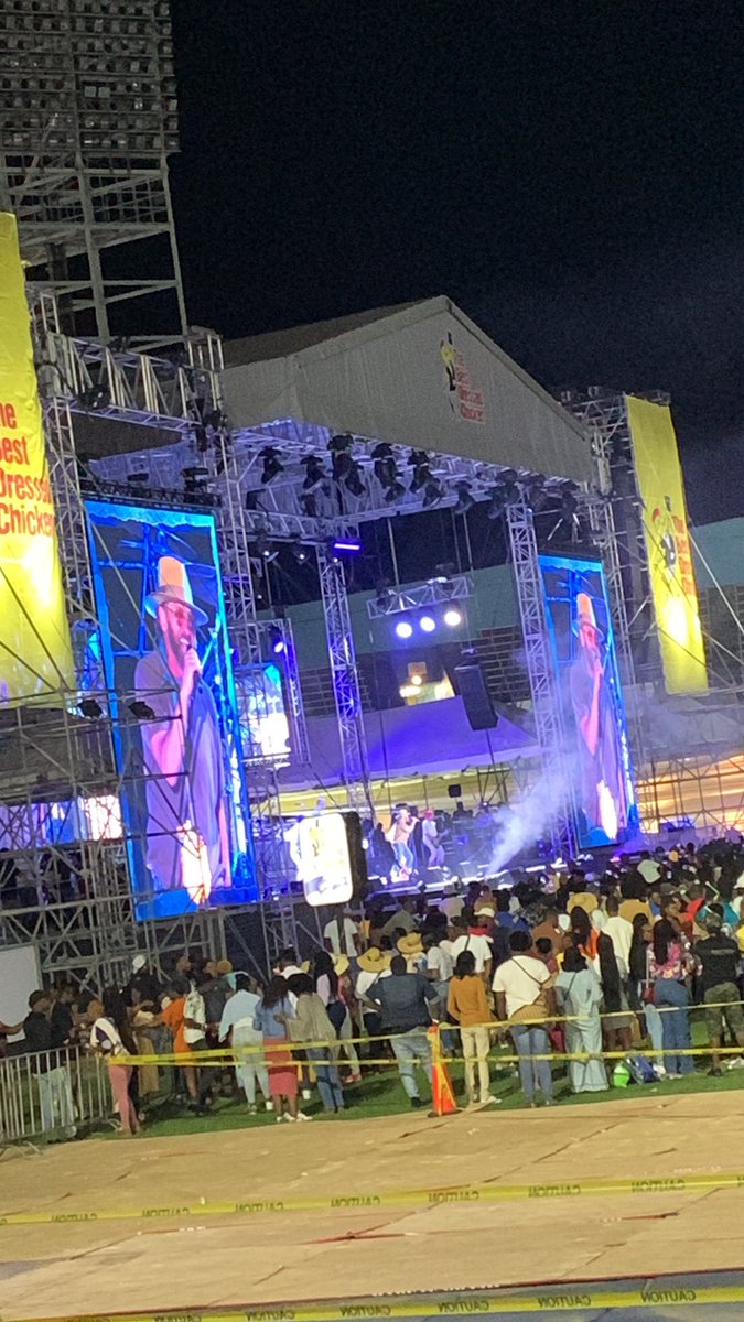 BreFrench's tweet image. Gospel rock concert time 🤘🏾🤘🏾#TobyMac #FunintheSon