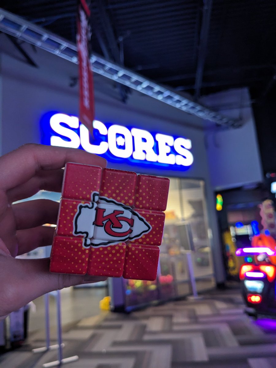 Maven______'s tweet photo. Picked up this bad boy at game time 😎💯 #rubix #speedcube #kansascitychiefs #football #speedcuber #rubixcube #speedcubes #wcamember https://t.co/bgbGefdHRs