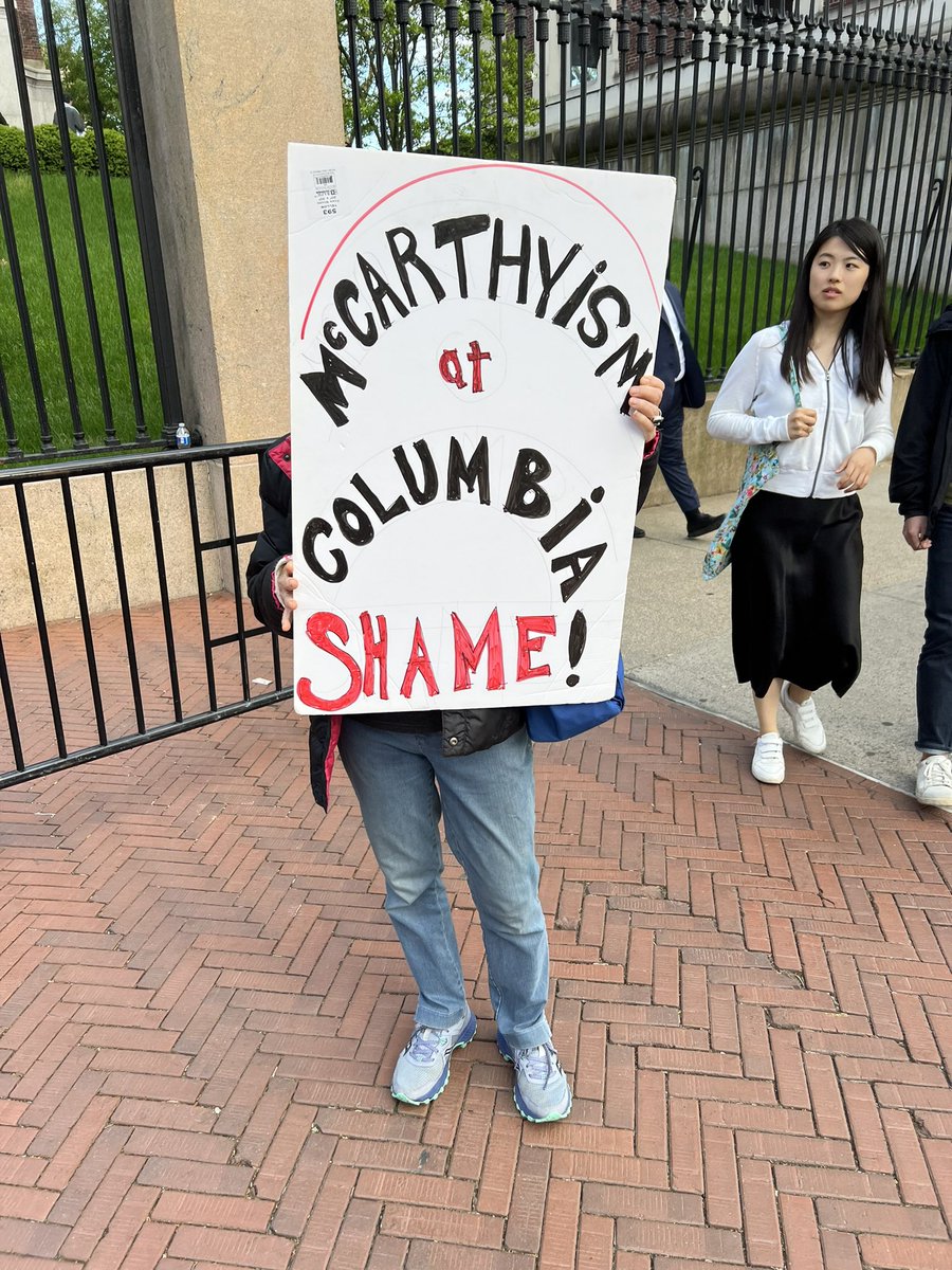 datainput's tweet image. 19/
Person holding a sign on Broadway outside of Columbia University.

MARCH AGAINST DISPLACEMENT
Manhattan, NYC
Saturday, April 20, 2024.
#CeasefireNOW #FoodNOW #SaveGaza #FreePalestine #nyc