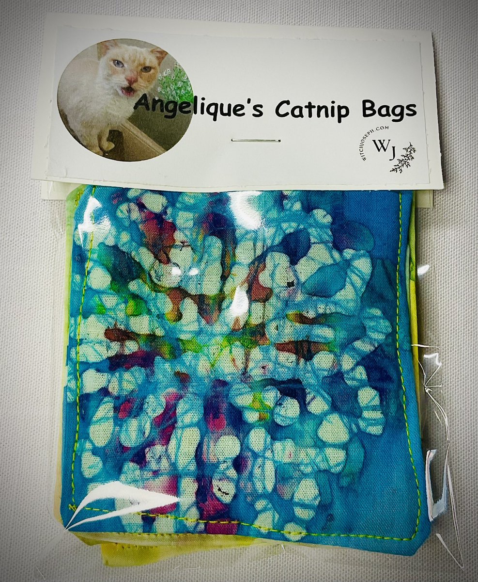 JosephCollierS2's tweet image. Introducing, Angelique’s Catnip bags…Cat tested and Cat approved…each pack contains four bags..Each bag has  approximately 1 tablespoon of certified organic “Cat’s Meowee” catnip…and are blessed on our Bastet altar.

#catsofinstagram #catsoffacebook #Bastet #Bast #cattoy
