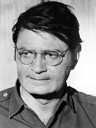 Do you remember Corporal Randolph Agarn in the comedy series F-Troop? The character role was played by none-other than Lawrence Samuel Storch (aka Larry Storch). Larry was born in New York City on January 8, 1923, the son of Alfred Storch, a cabdriver and broker, and his wife,