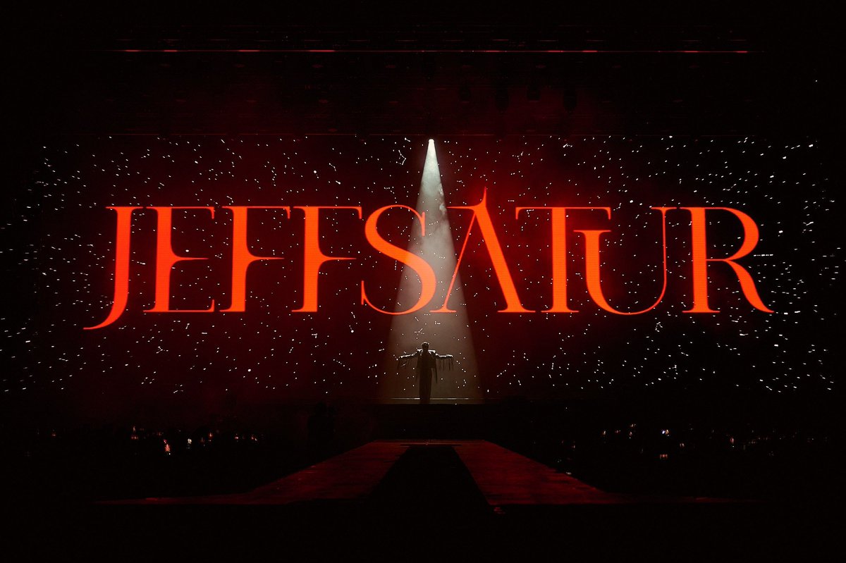 #JeffSaturSS8BKKD1 🤍🪐 ⁣est Cola Presents JEFF SATUR: SPACE SHUTTLE NO.8 ASIA TOUR IN BANGKOK 🚂 ⁣ #estColaBorntobeAwesome #เอสโคล่าเกิดมาซ่ากล้าเป็นตัวเอง #JeffSatur #JeffSaturSpaceShuttleNo8 #JeffSaturSpaceShuttleNo8BKK #LiveNationTero