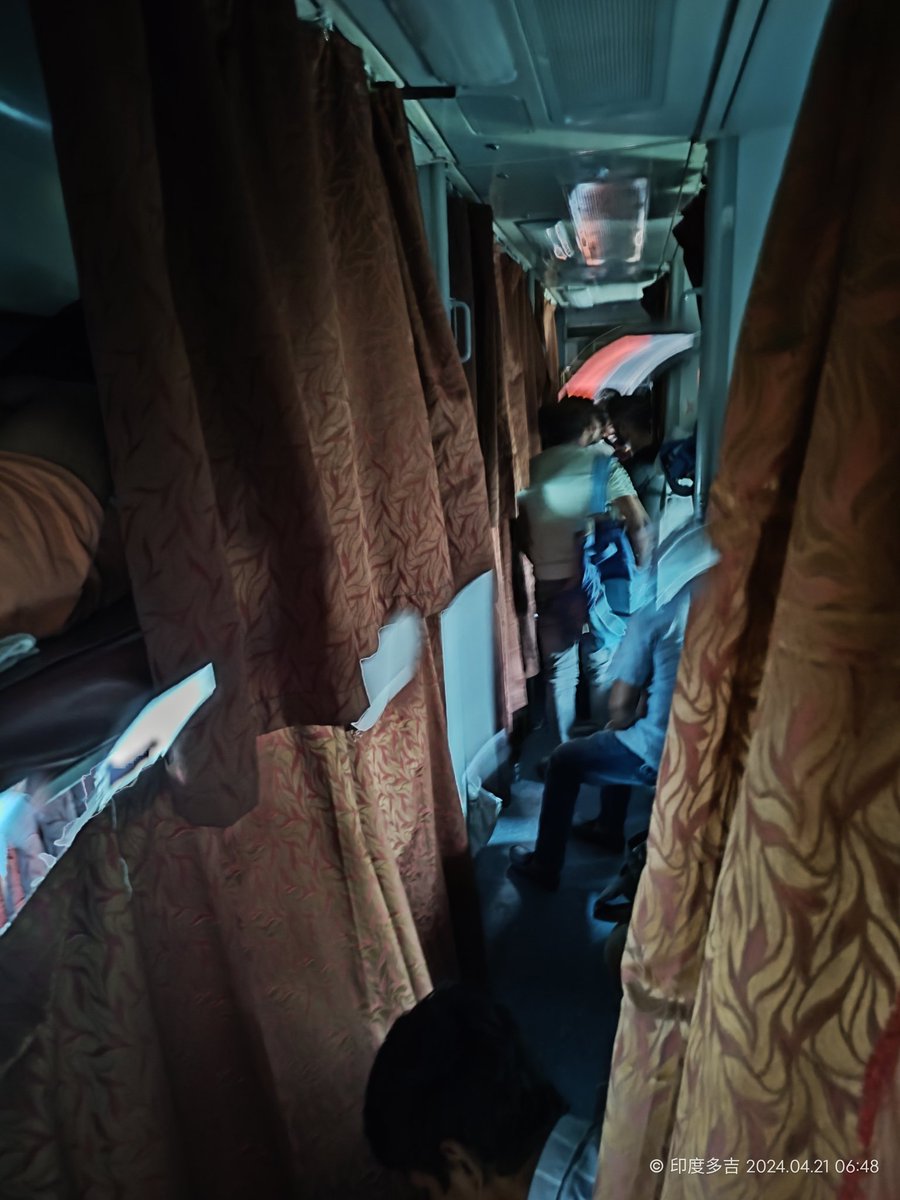 Dashrath__kumar's tweet photo. @AshwiniVaishnaw @RailwaySeva ये हालत हैं train 12392 एसी2 का जो पैसेंजर कोच बन गया, रेलवे की लापरवाही और सिर्फ रेलवे जिम्मेवार है https://t.co/147e2xv5ZW