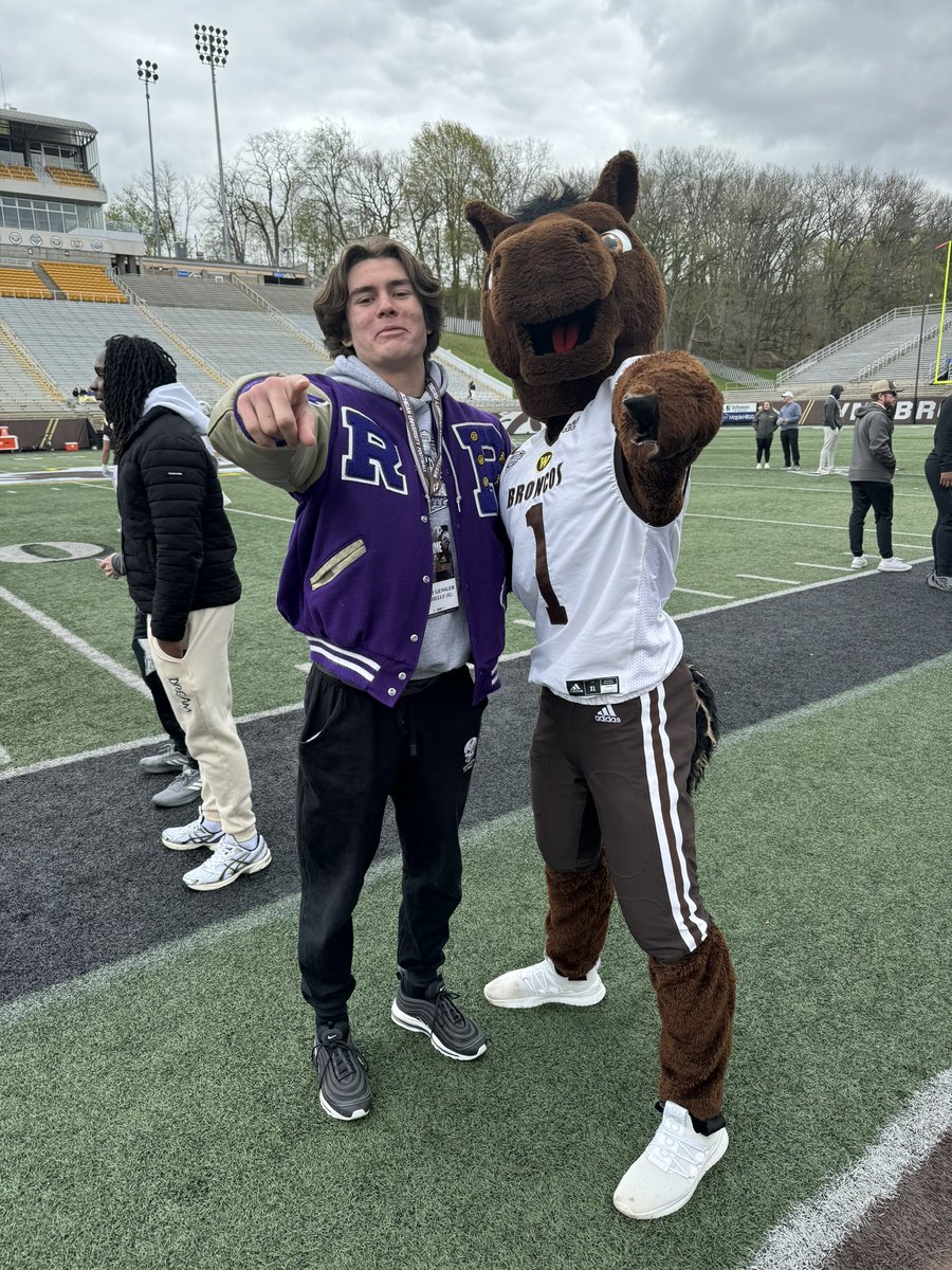 GrantGensler10's tweet photo. Had a great visit to @WMU_Football today. Huge thanks to @MazzieGabriella and @nexgenscouting for getting me out to watch the spring game!
@coach_celiscar @RBCoachPaige 
@PrepRedzoneIL @EDGYTIM @RTHS_Football https://t.co/KAfJAFkJi5