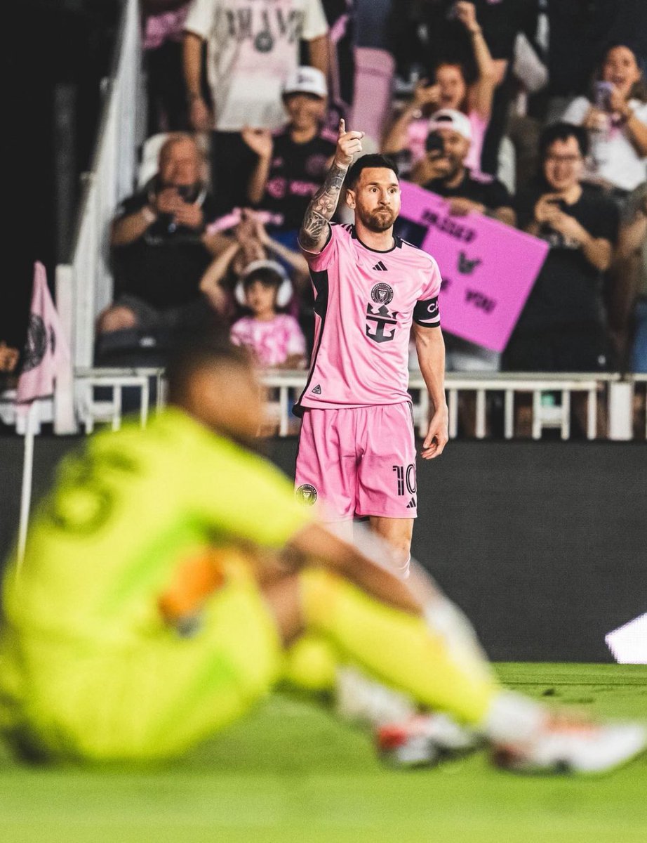 👚🇦🇷 Leo Messi scored a brace… and he also provided an assist tonight for Inter Miami. 9 goals and 5 assists in all competitions this new season with Inter Miami. 14 G/A in 9 official games. ✨