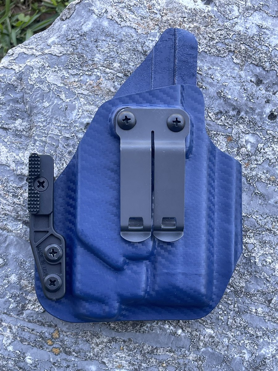 Need more fiber? Well here’s a police blue carbon fiber holster for a HK VP9SK w/ Olight Baldr Mini

#hkholster #hkvp9sk #carbonfiber #policeblue #kydexholster #holster #concealedcarry #voodooarmoryholsters