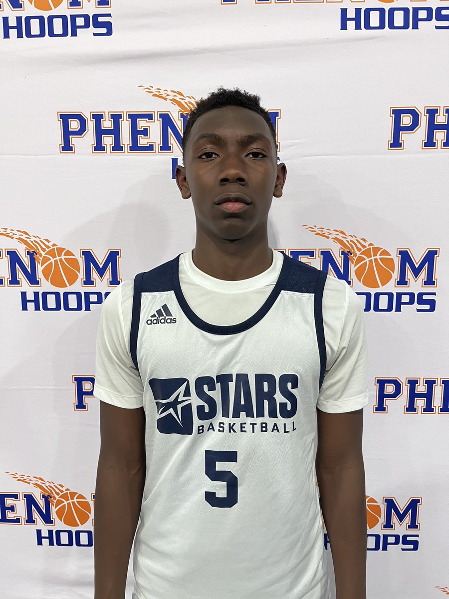 PhenomExposure's tweet photo. MVP's -

#3 Jon Perry ‘26 6’2 w/ 14 points

#5 Anthony Atkins II ‘26 6’1 w/ 15 points

#PhenomChallenge https://t.co/X6OPFAdC4q