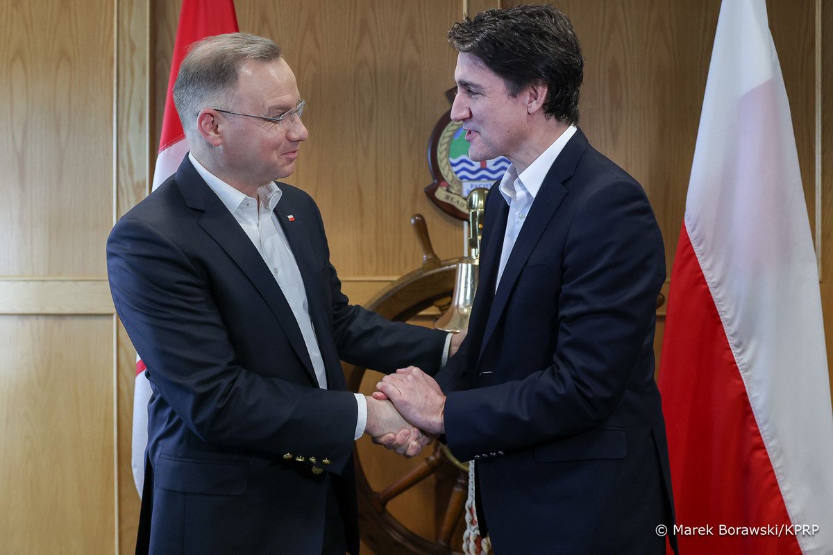 With extensive military cooperation we are working closely 🇵🇱🤝🇨🇦  to bring stability and security to our part of Europe. Having the opportunity to discuss related important themes before the upcoming #NATOsummit is of fundamental importance - pointed out President @AndrzejDuda