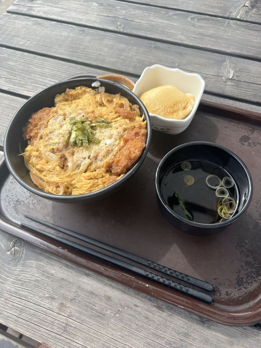 After surfing 🏄‍♀️ #katsudon . #chiba #ichinomiya #surfing #surf #beachlife #surfinglife #japan #surfer #surfjapan #discoverjapan #sea #food #japanesefood #petitdejeuner #washoku