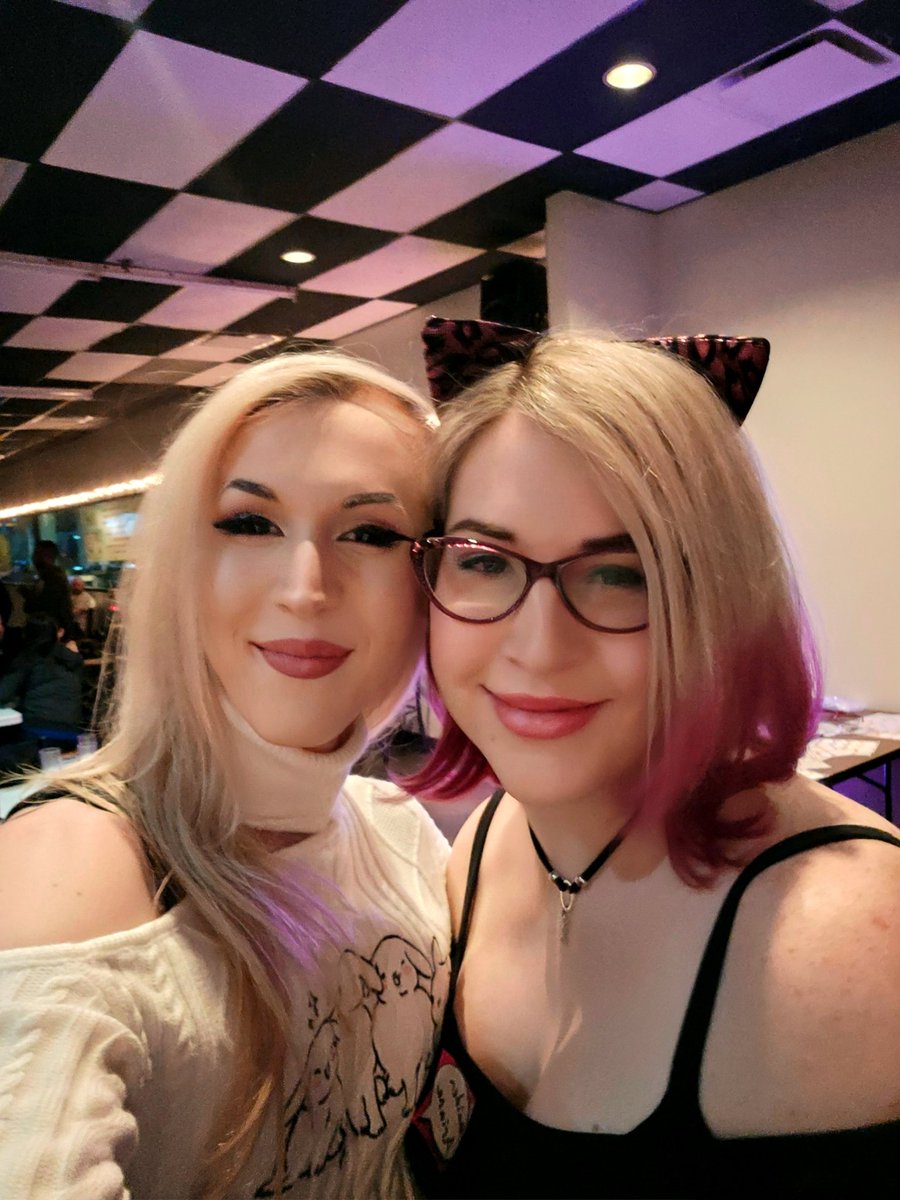 Twitch's newest partner and gorgeous bean @MaidenAriana!!