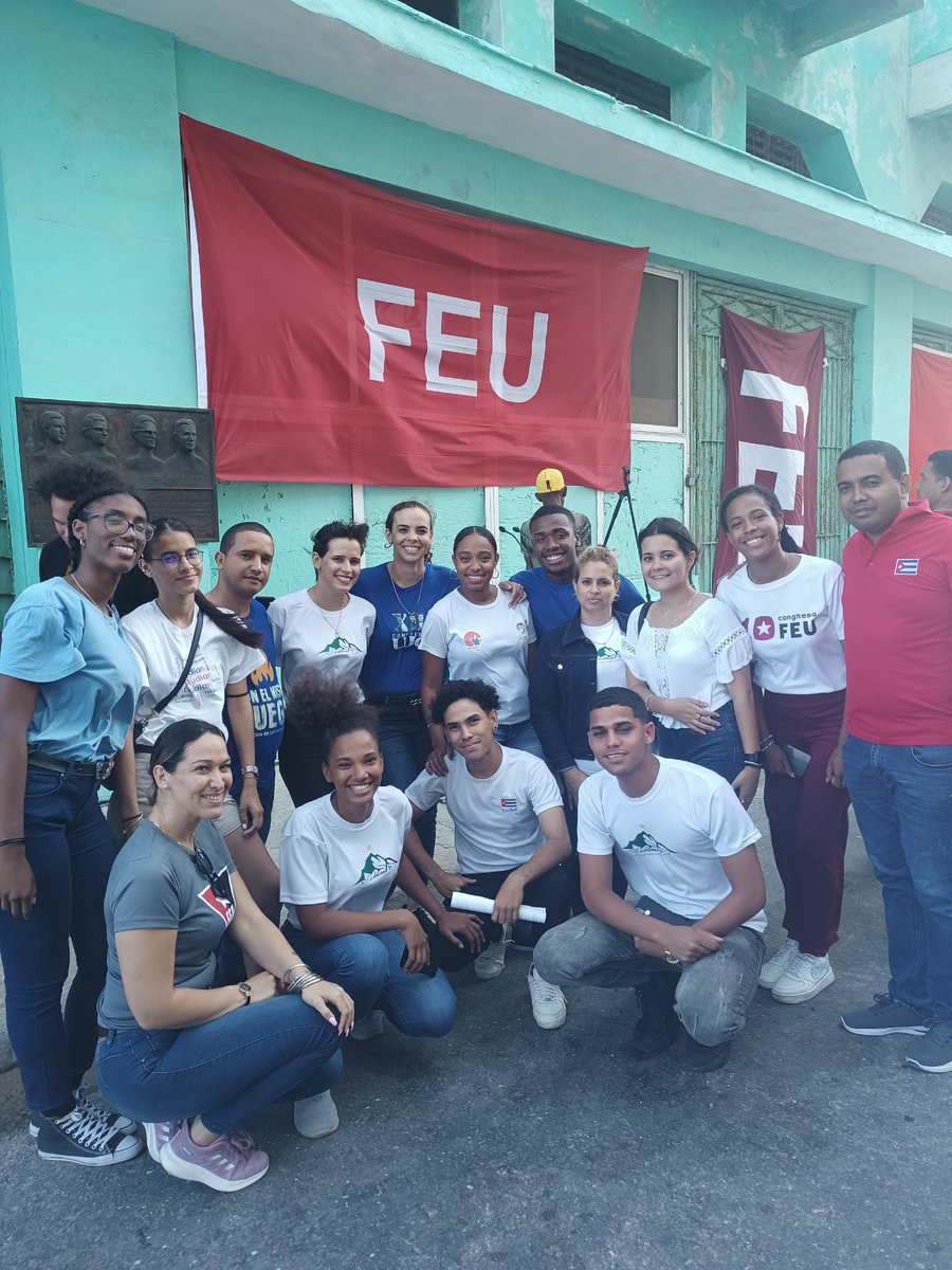 DCorralesponce's tweet photo. Se realizó en el edificio  de Humboldt 7 🇨🇺el acto de homenaje a los caídos producto a la masacre 🩸que tuvo lugar un día como hoy hace 67 años🗓️
#CubaRevolucionaria 
#Humboldt7 
@MeyvisEstevezE @FeuCuba @LexFeu @UJCdeCuba @rpalmero1 @DrRobertoMOjeda @IzquierdoAlons1 https://t.co/pIcHcWJ6U5