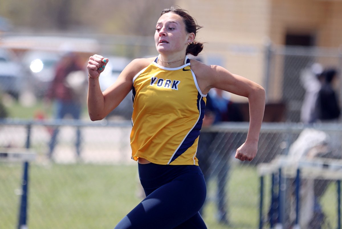 YNT_Christian's tweet photo. The @YorkDukeTandF girls were back in action Saturday as they hosted their annual Yowell Classic, where they racked up 81 points to finish third. #yorkdukes #nebpreps

📸@LinhartOlivia | @LaineyPortwine | @addisonande | @StuckeyKassidy https://t.co/QasAsiHVjY