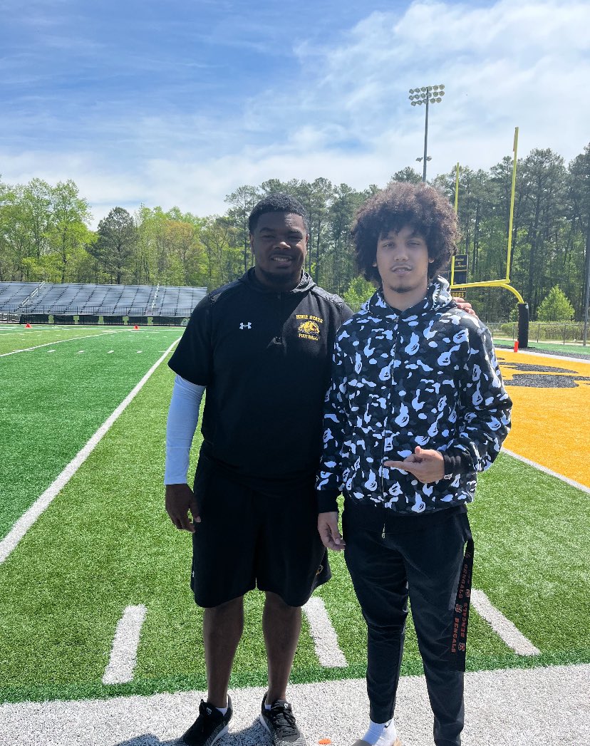 ShowtimePrep's tweet photo. Shout out to @rw_deuce2 @CoachKJack &amp; @bowiestatefb for showing our guys a great time today. https://t.co/Isa77bKh5i