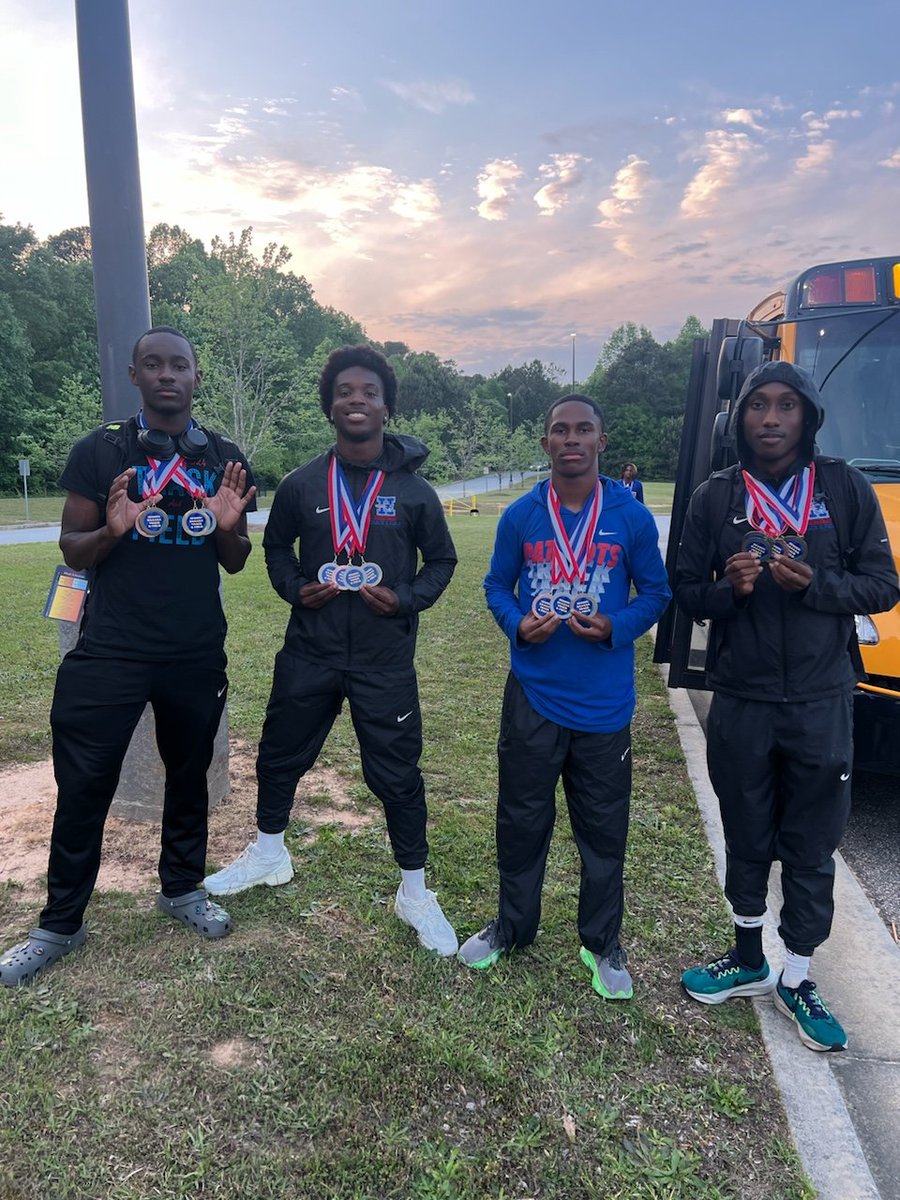 Congrats to the 4x100m relay team on placing 1st with a time of 42.05🚨 #ALWAYSGOD #DEMHERITAGEBOYS 
<a href="/Bryson_Shears1/">Bryson Shears</a>
<a href="/Jean1Olivier/">Olivier jean</a> <a href="/Dion2Dean/">Dion Dean ( JR )</a> <a href="/CollinHen51/">Collin</a>