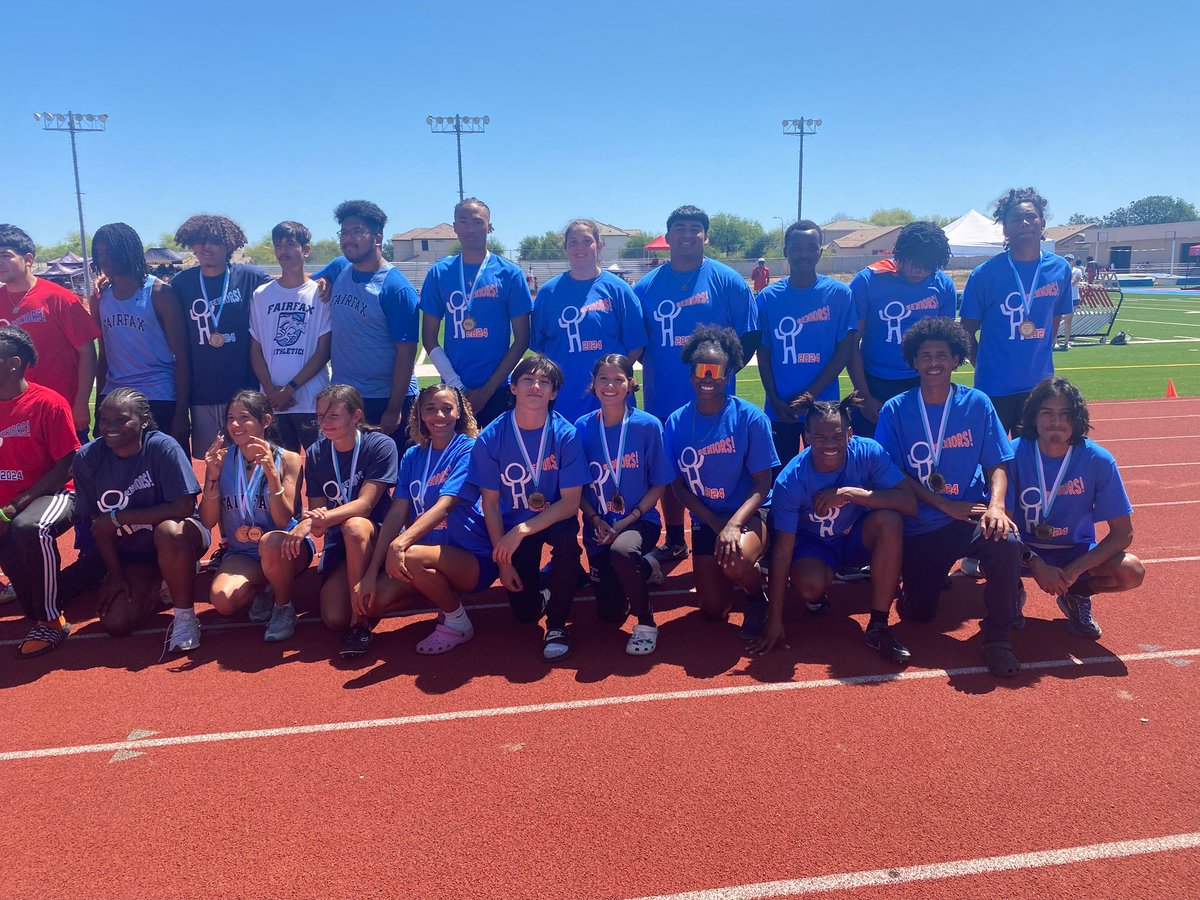 Isthatezequiel's tweet photo. A good way to end off the szn‼️ Won district championship! Did big throws and big PB’s! Thank you god for getting me where I’m at now! I am state BOUND🚨 https://t.co/jQbGP2yQCM