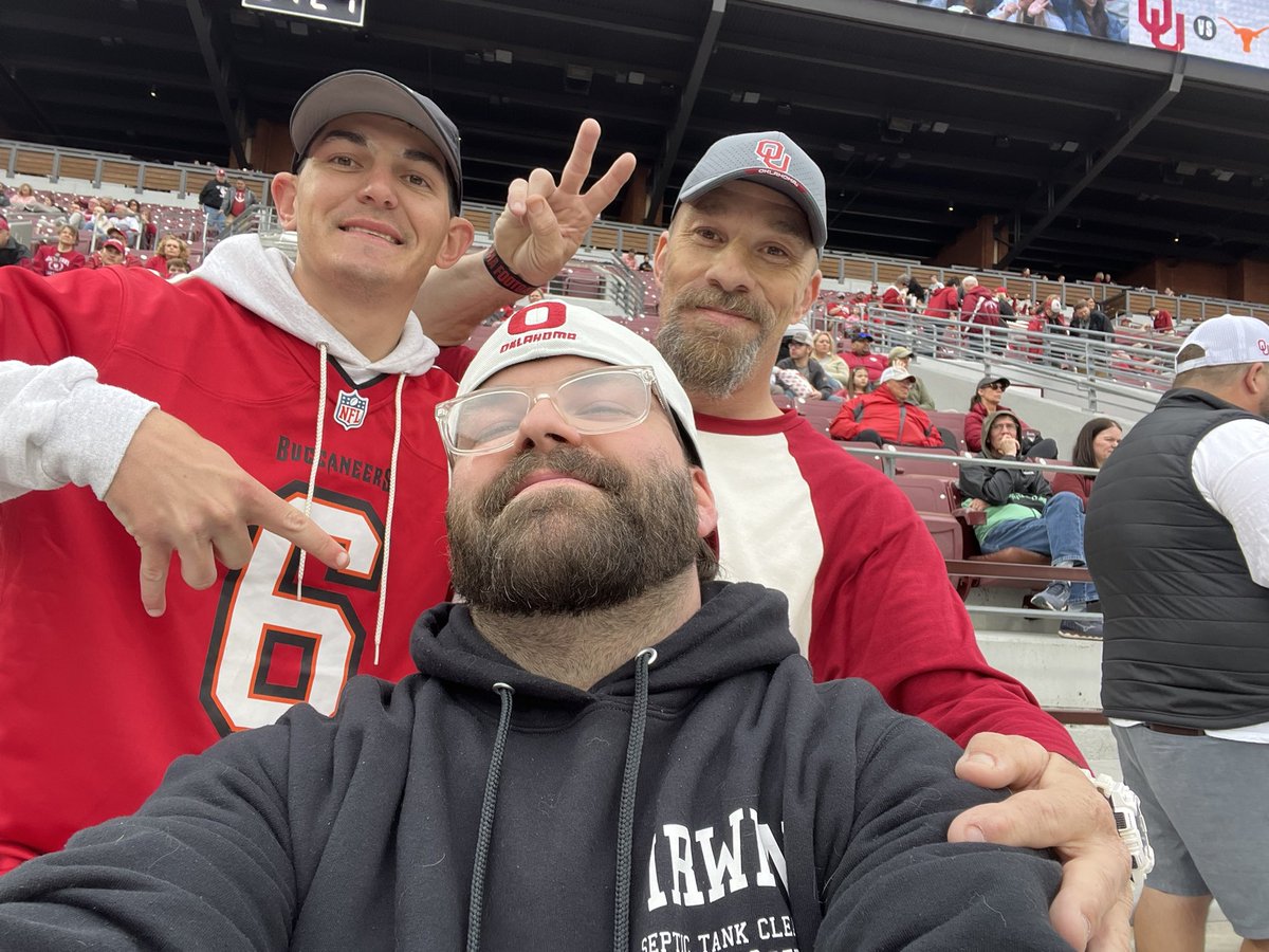 Just guys being dudes…#BoomerSooner @woerzyfbaby @jaywoo4949