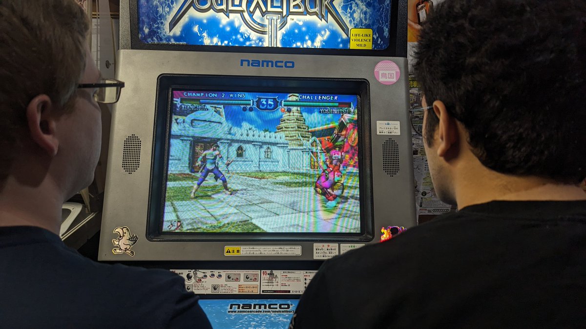 Got the @Skullgirls bracket on stream twitch.tv/AraigumaBattle got 3rd Strike , Soul Calibur 2 and KOF 2002 poppin' with @TheJazzyCircuit Auto Qualifier running on all monitors ! Plenty of pizza ! MBON Brackets next Saturday for Char Night ! ! Check it out !