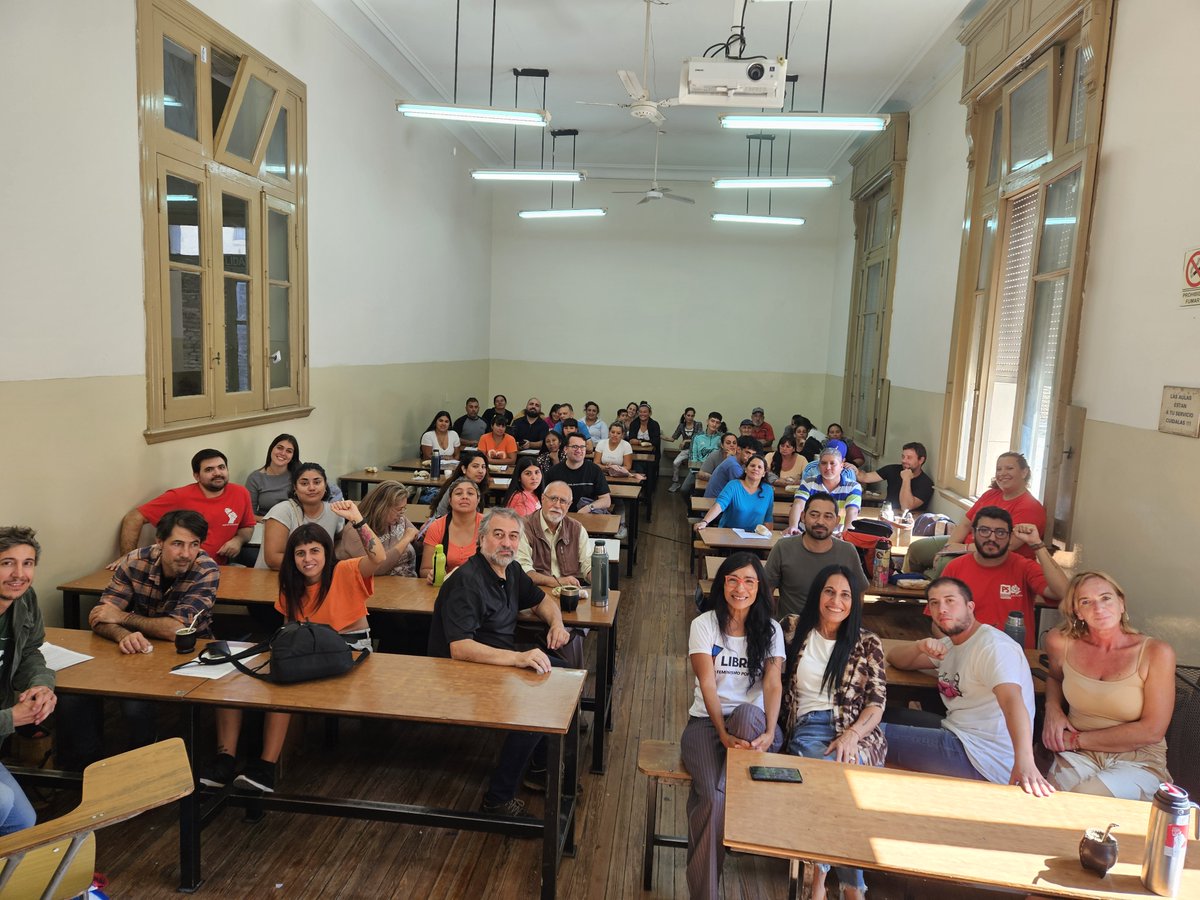Emi_Pavicich's tweet photo. Es distinta porque en el @FASoberania debatimos de igual a igual laburantes, estudiantes, dirigentes y legisladores/as, como seguir construyendo la herramienta política que nos permita resolver los problemas que tiene nuestro país y nuestra provincia! https://t.co/IZAnuqGNdP