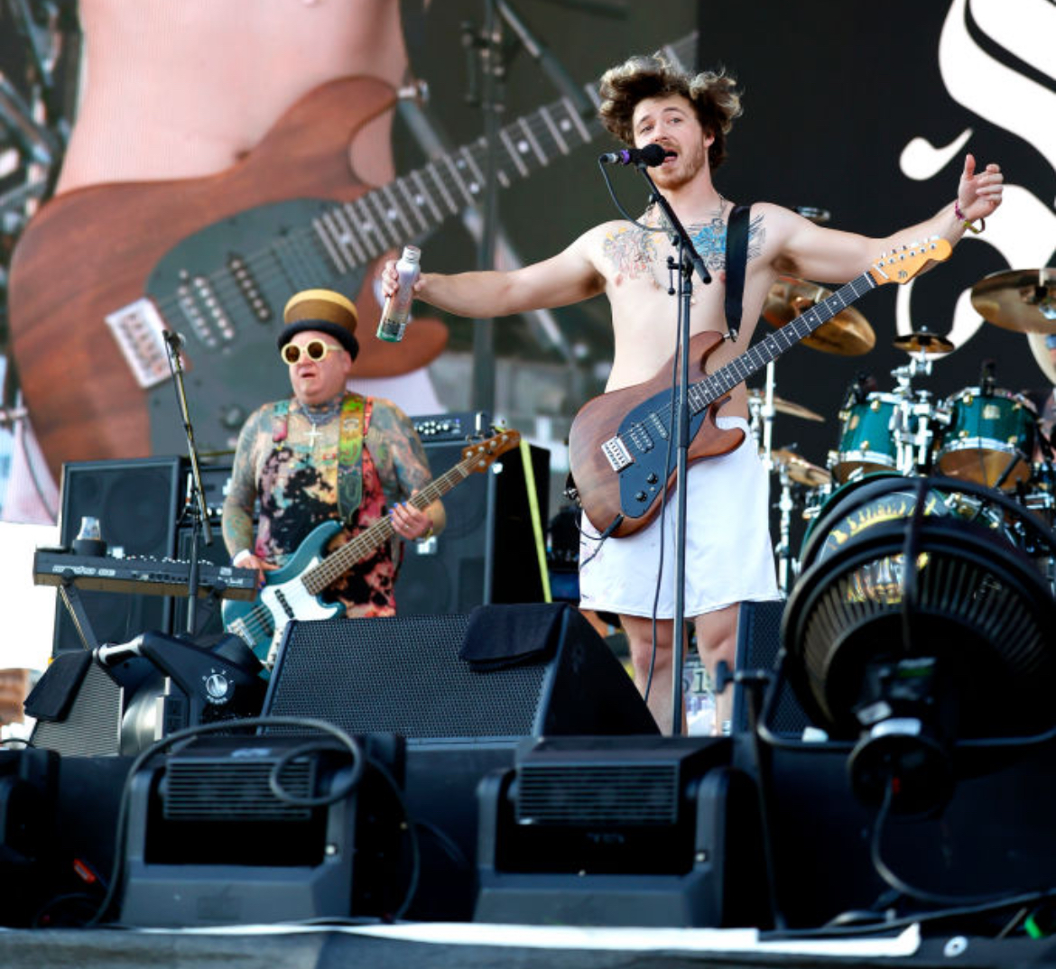 All smiles with @sublime on 4/20 at #Coachella (📸 Frazer Harrison/Getty Images)