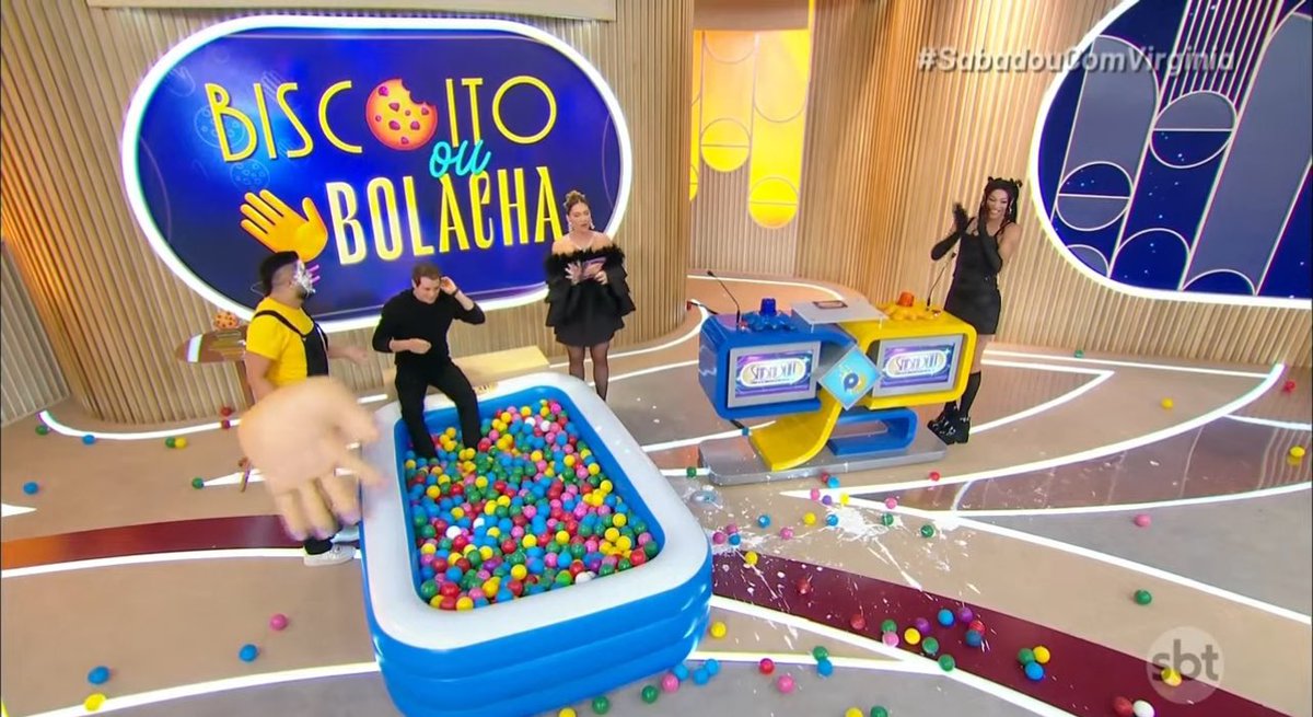 SabadoCVirginia's tweet photo. Celso Portiolli é um amor mesmo né😂
#SabadouComVirginia https://t.co/cUGoOG14ay